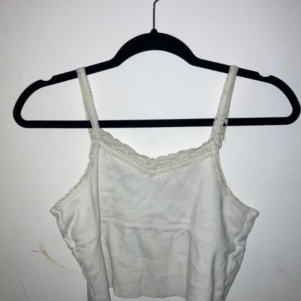 white lace tank top 🤍